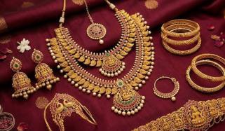ملک میں سونے کی قیمت بڑھنے کے بعد ایک مرتبہ پھر گر گئی
