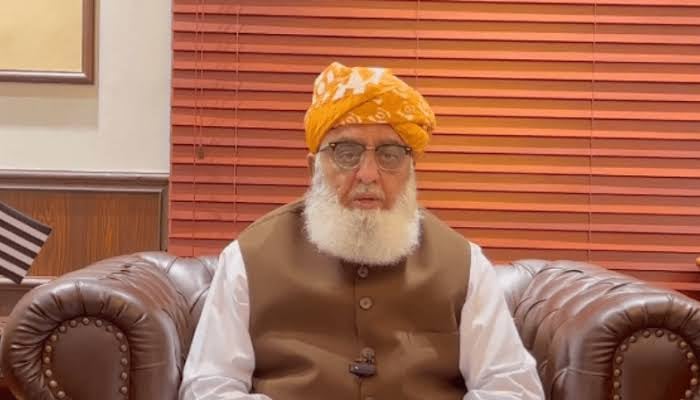 سربراہ جمعیت علمائے اسلام مولانا فضل الرحمٰن---فائل فوٹو