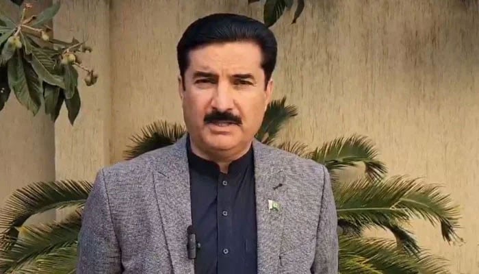 گورنر خیبر پختونخوا فیصل کریم کنڈی—فائل فوٹو