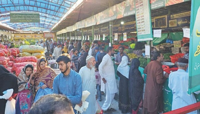 لاہور میں کہیں بھی سبزیاں اور پھل سرکاری نرخ پر دستیاب نہیں، شہری