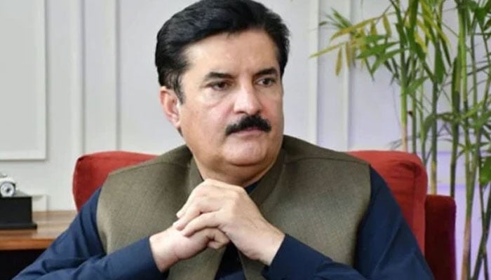 گورنر خیبر پختون خوا فیصل کریم کنڈی— فائل فوٹو
