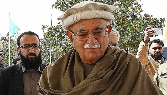 بانی پی ٹی آئی سے ملاقات کے بغیر مذاکرات نہیں ہوسکتے: محمود خان اچکزئی