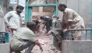 لاہور: مکان کی چھت گرگئی، ملبے تلے دب کر خاتون جاں بحق، 2 افراد زخمی
