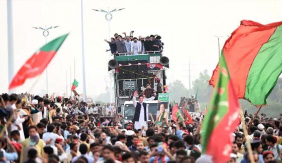 پی ٹی آئی لانگ مارچ کا پانچواں روز، شرکاء کا آج پشاور میں پڑاؤ
