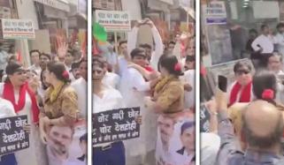 بھارت: ووٹ چوری کیخلاف احتجاج، 2 خواتین کانگریس رہنماؤں میں پہلے تلخ کلامی پھر ہاتھا پائی، ویڈیو وائرل