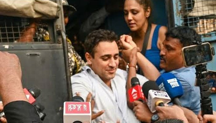 عمران خان کو احتجاج میں شرکت پر ممبئی پولیس نے پکڑلیا