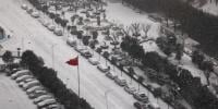 ریسٹورنٹ مالک کا سردی میں محنت کرنیوالی ملازمہ کو مہنگی گاڑی کا تحفہ
