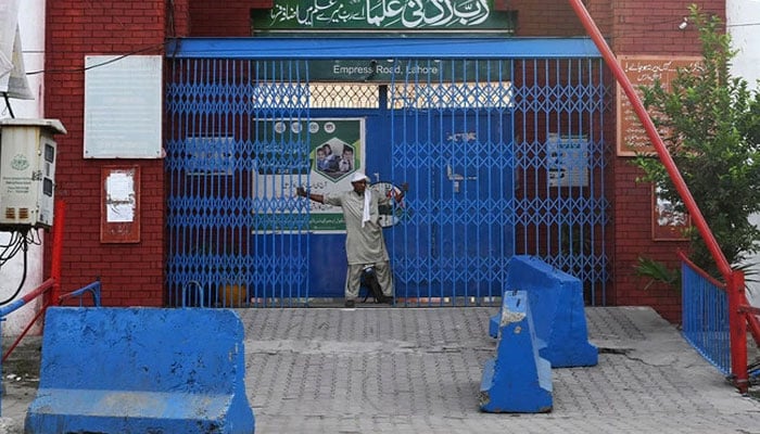 پشاور کے تمام سرکاری و نجی تعلیمی ادارے آج بند رہیں گے