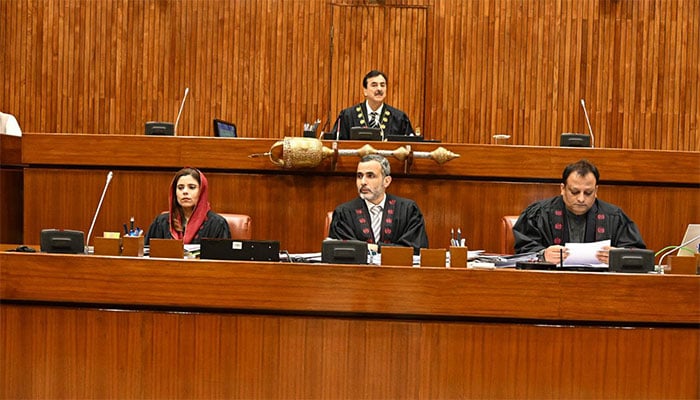 فوٹو: فیس بک/ سینیٹ