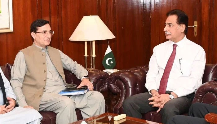 ایاز صادق سے بیرسٹر گوہر کی ملاقات، گرفتار ارکان کے پروڈکش آرڈر جاری کرنے کی درخواست
