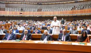 محمود اچکزئی نے کہا قسم کھالیں فارم 47 کے نہیں، وہ اپنی سیٹ کی قسم کھا کر دکھائیں، محسن نقوی 