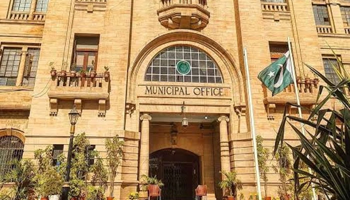 کراچی: سٹرک تعمیر کے دوران ریلوے پولیس اور کے ایم سی سٹی وارڈنز میں جھگڑا