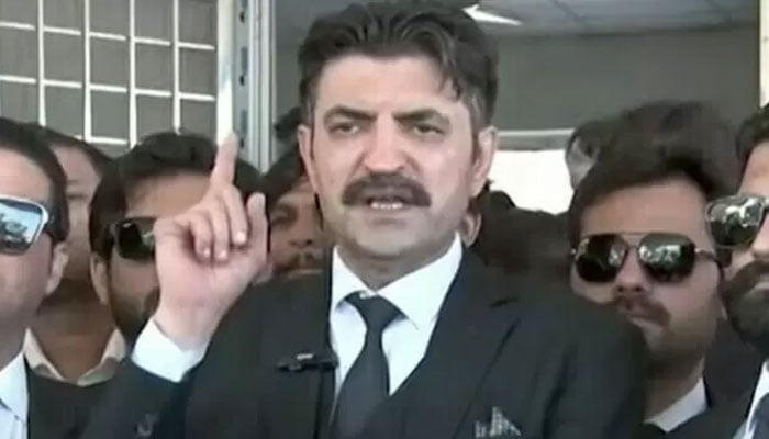 شیر افضل مروت(فائل فوٹو)۔