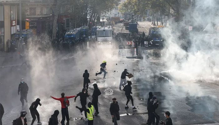 فرانس میں کئی روز سے جاری احتجاج زور پکڑ گیا