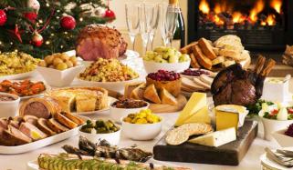 خوشی کے مواقع پر زیادہ کھانا دل کا دورہ پڑنے کا سبب بن سکتا ہے: ماہرینِ صحت
