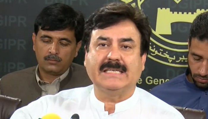 باہر بیٹھے کسی یوٹیوبر کے دباؤ میں نہیں آئیں گے: شوکت یوسفزئی