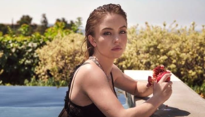 Sydney Sweeney recreates Taylor Momsens iconic role for daring ad campaign