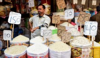 کراچی میں مہنگائی کا راج، سرکاری نرخ و بازار کے بھاؤ میں بڑا فرق