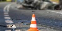 لاہور: ڈیفنس میں تیز رفتار گاڑی کی درخت سے ٹکر، 3 نوجوان جاں بحق