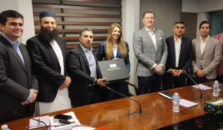 پاکستانی ٹیکسٹائل صنعت پائیداری اور عالمی معیار میں پیش رفت کر رہی ہے، برطانوی ہائی کمشنر